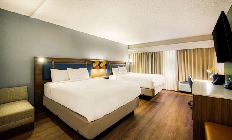 Day use twin room with work desk at Sonesta Select Philadelphia Airport.