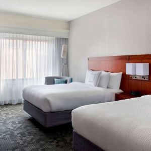 Day use twin room with work desk at Sonesta Select Newport Middletown.