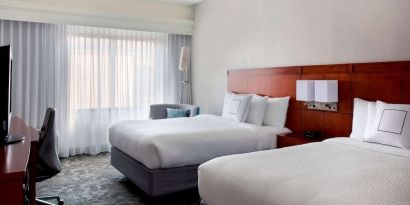 Day use twin room with work desk at Sonesta Select Newport Middletown.
