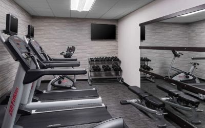 Well equipped fitness center at Sonesta Select Newport Middletown.