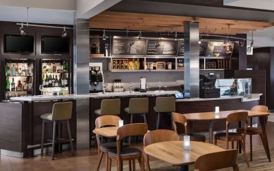 On-site coffee shop with seating area, perfect for coworking at Sonesta Select Newport Middletown.