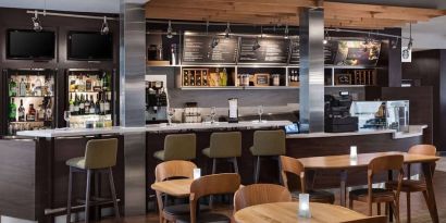 On-site coffee shop with seating area, perfect for coworking at Sonesta Select Newport Middletown.