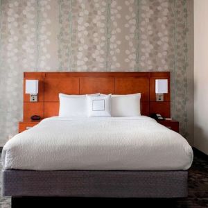 King bed at Sonesta Select Newport Middletown.