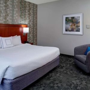 King bed at Sonesta Select Kansas City Airport Tiffany Springs.