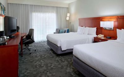Bright and spacious day use twin room with work desk at Sonesta Select Kansas City Airport Tiffany Springs.