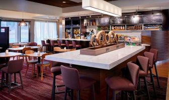 Dining area at Sonesta Select Kansas City Airport Tiffany Springs.