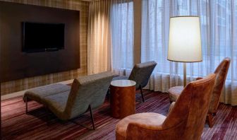 Lounge area at Sonesta Select Kansas City Airport Tiffany Springs.