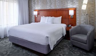 King bed at Sonesta Select Indianapolis Carmel.