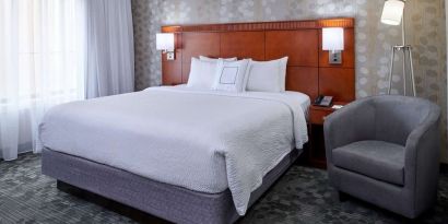 King bed at Sonesta Select Indianapolis Carmel.