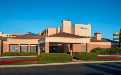 Entrance at Sonesta Select Indianapolis Carmel.