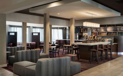 Dining area at Sonesta Select Los Angeles LAX El Segundo.