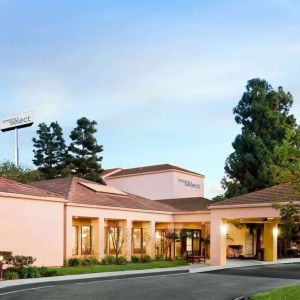 Entrance at Sonesta Select Los Angeles LAX El Segundo.