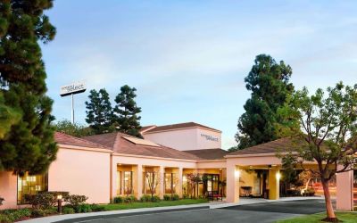 Entrance at Sonesta Select Los Angeles LAX El Segundo.
