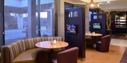 Lobby workspace at Sonesta Select Kansas City South Overland Park.