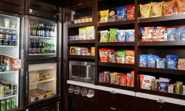 Convenience store at Sonesta Select Kansas City South Overland Park.