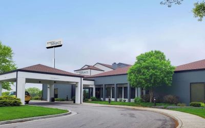 Entrance at Sonesta Select Kansas City South Overland Park.