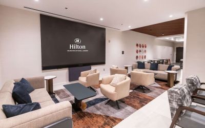 Lobby and coworking lounge at Hilton Crystal City At Washington Reagan National Airport.
