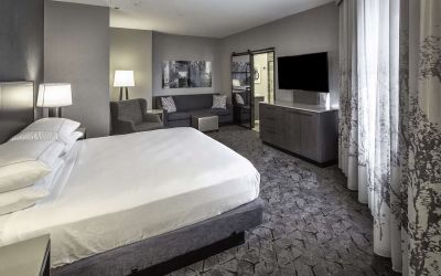 King size bed and sofa in a day use room at DoubleTree By Hilton Modesto.