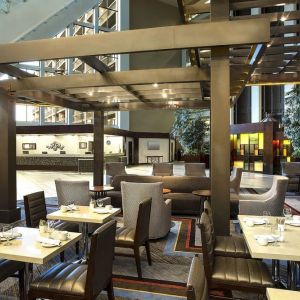 Dining area perfect for coworking at Hilton Bellevue.