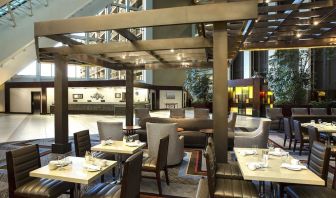Dining area perfect for coworking at Hilton Bellevue.