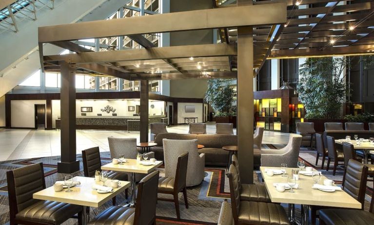 Dining area perfect for coworking at Hilton Bellevue.