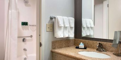 Private guest bathroom with combined shower and tub at Sonesta Select Whippany Hanover.