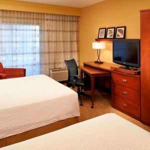 Day use twin room with work desk at Sonesta Select Detroit Auburn Hills.