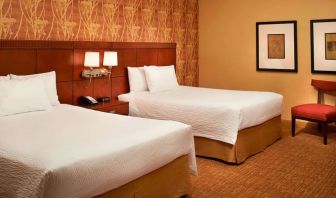 Day use twin room at Sonesta Select Detroit Auburn Hills.