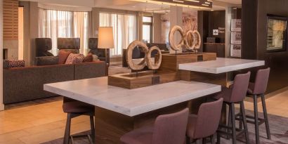 Lobby workspace at Sonesta Select Columbia.