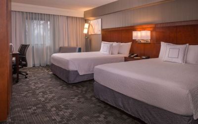 Day use twin room with work desk at Sonesta Select Columbia.
