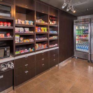 Convenience store at Sonesta Select Columbia.
