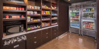 Convenience store at Sonesta Select Columbia.
