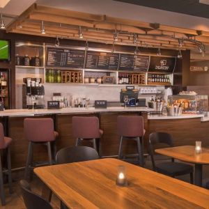 On-site coffee shop and restaurant at Sonesta Select Columbia.