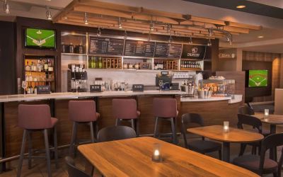 On-site coffee shop and restaurant at Sonesta Select Columbia.