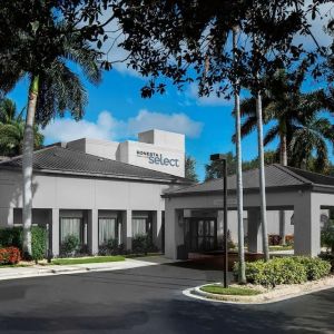 Entrance at Sonesta Select Boca Raton.