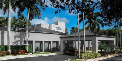 Entrance at Sonesta Select Boca Raton.