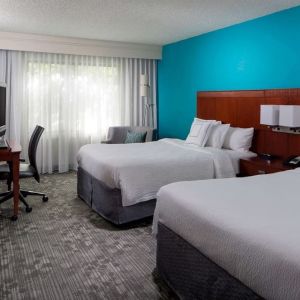 Day use twin room with work desk at Sonesta Select Boca Raton.