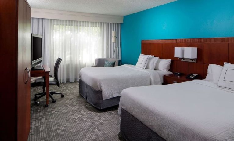 Day use twin room with work desk at Sonesta Select Boca Raton.