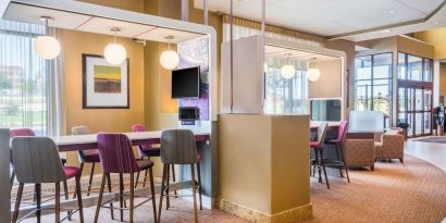 Dining area perfect for coworking at Sonesta Milwaukee West Wauwatosa.