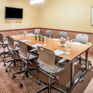 Professional meeting room at Sonesta Milwaukee West Wauwatosa.