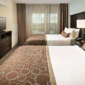 Day use twin room with floor to ceiling window at Sonesta ES Suites Dallas Las Colinas.