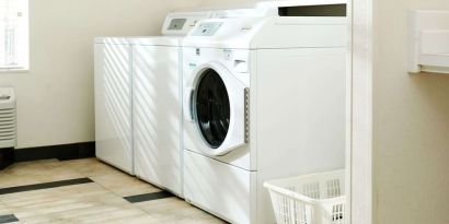 Laundry service is availale for guests at Sonesta Simply Suites Dallas Las Colinas.