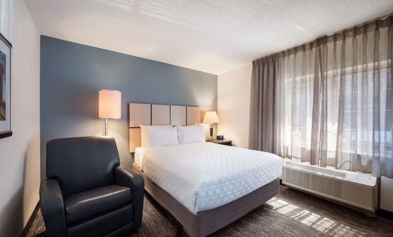 Standard day use room with floor to ceiling window at Sonesta Simply Suites Dallas Las Colinas.