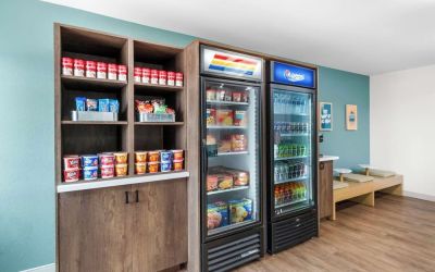 Hotel reception and convenience store at Sonesta Simply Suites Austin South.