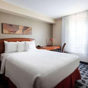 Standard day use room with TV screen and work desk at Sonesta Simply Suites Seattle Renton.