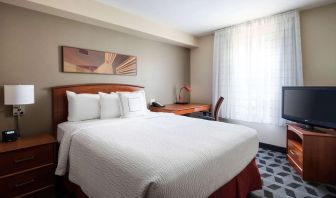 Standard day use room with TV screen and work desk at Sonesta Simply Suites Seattle Renton.