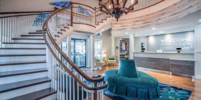 Lobby and coworking lounge at Hampton Inn & Suites Amelia Island-Historic Harbor Front.