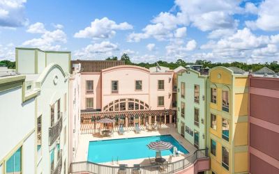 Beautiful outdoor pool at Hampton Inn & Suites Amelia Island-Historic Harbor Front.