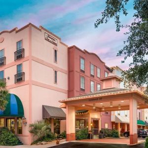 Parking area at Hampton Inn & Suites Amelia Island-Historic Harbor Front.