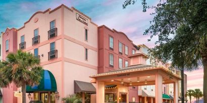 Parking area at Hampton Inn & Suites Amelia Island-Historic Harbor Front.